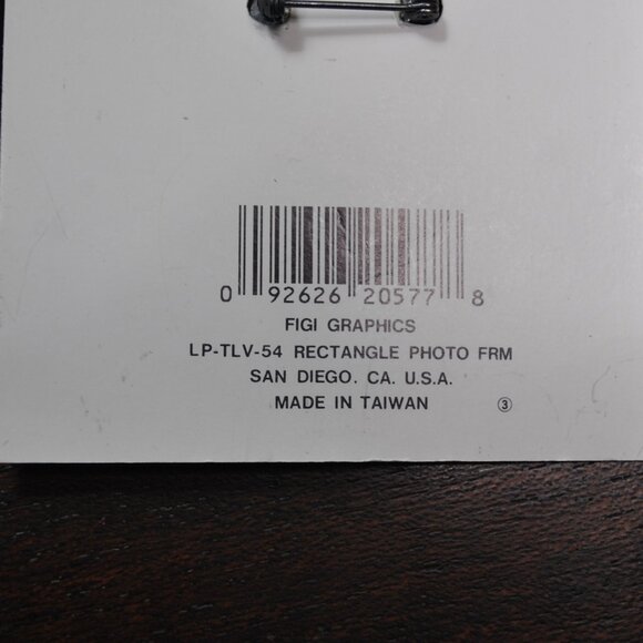 Vintage Pair of Tokens of Love by Figi Photo Frame Brooches NOS - Picture 6 of 7